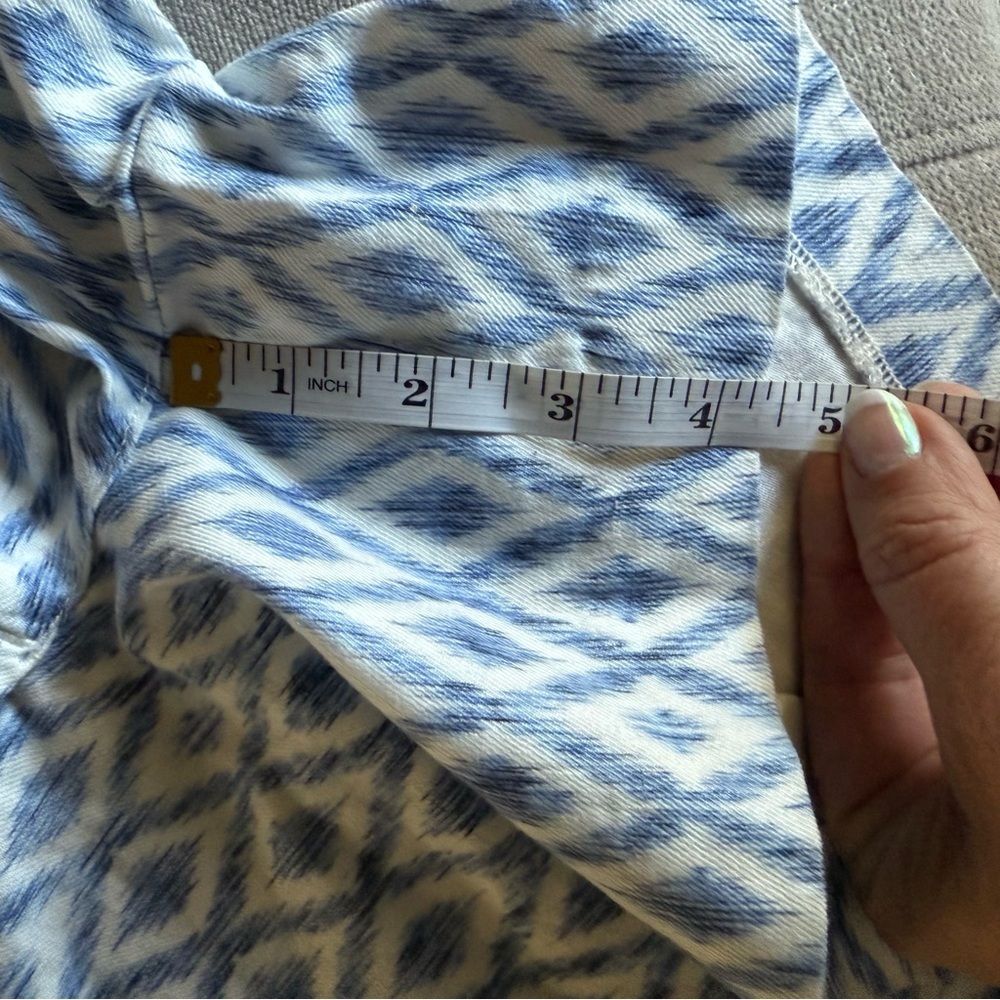 Level 99 Ikat Diamond Print Shorts Blue White Size 27 Flat Front - Picture 8 of 9